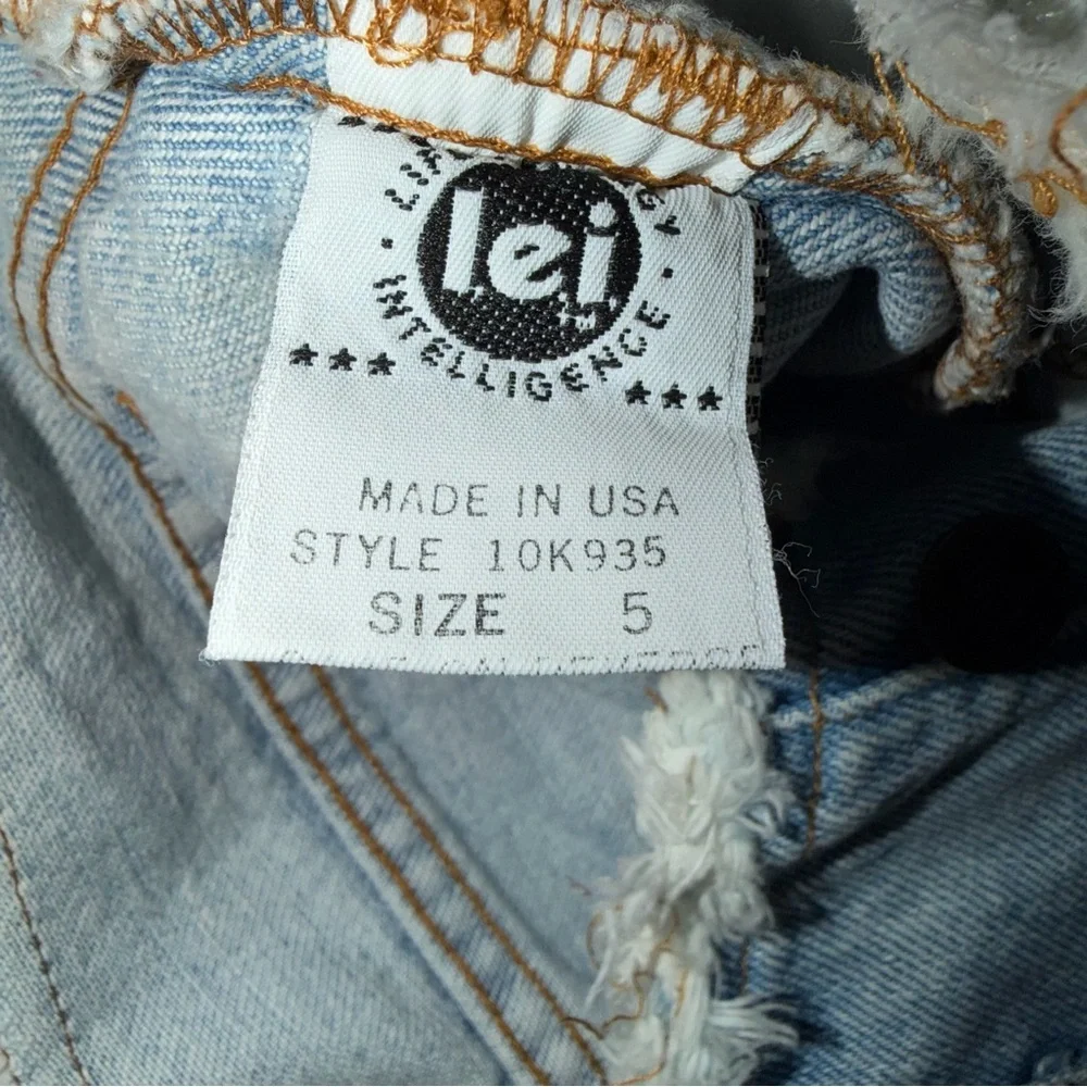 Vintage L.E.I. Embroidered Denim Shorts - Picture 2 of 4